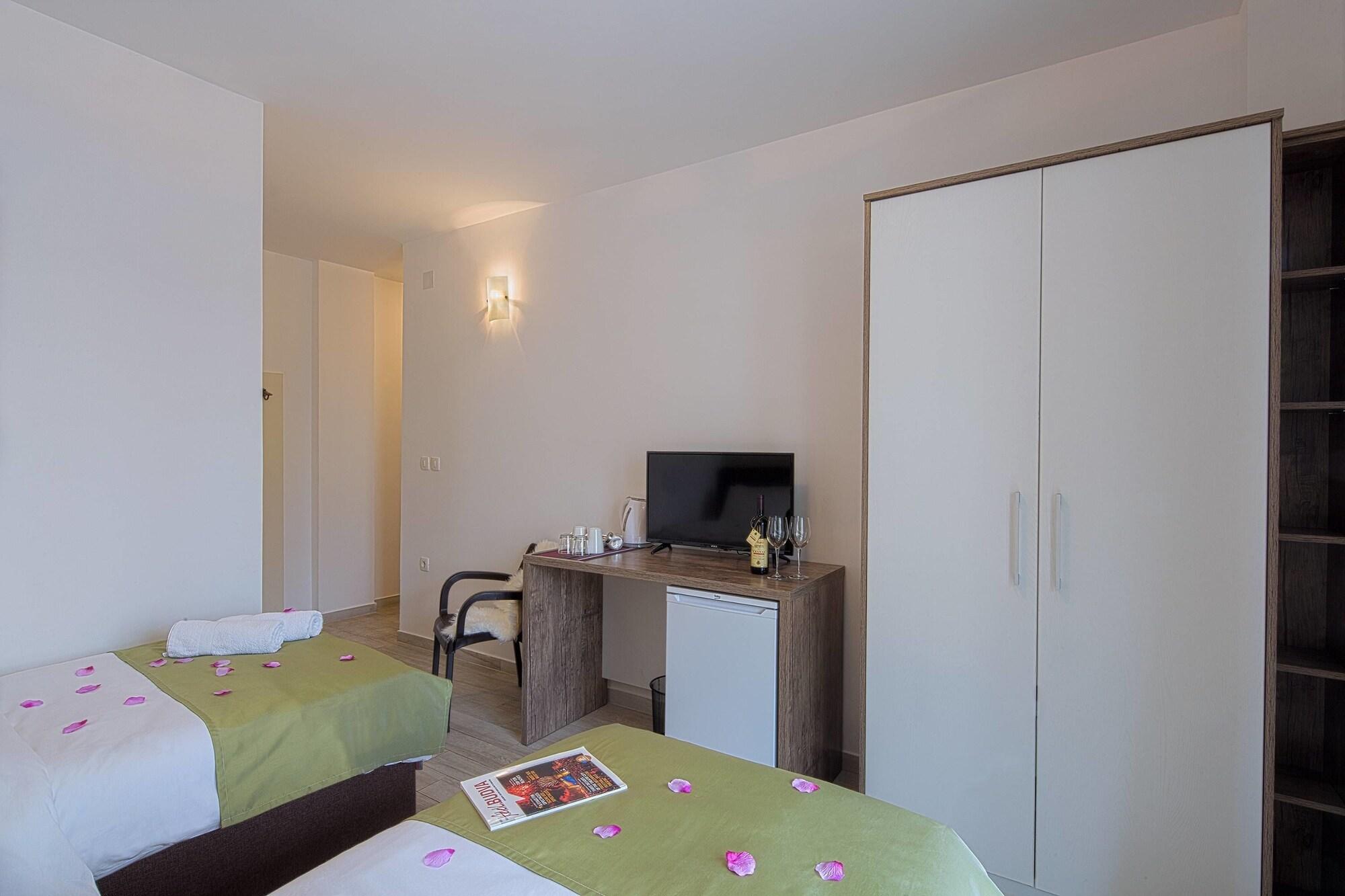 Le Marc Guest House بودفا المظهر الخارجي الصورة